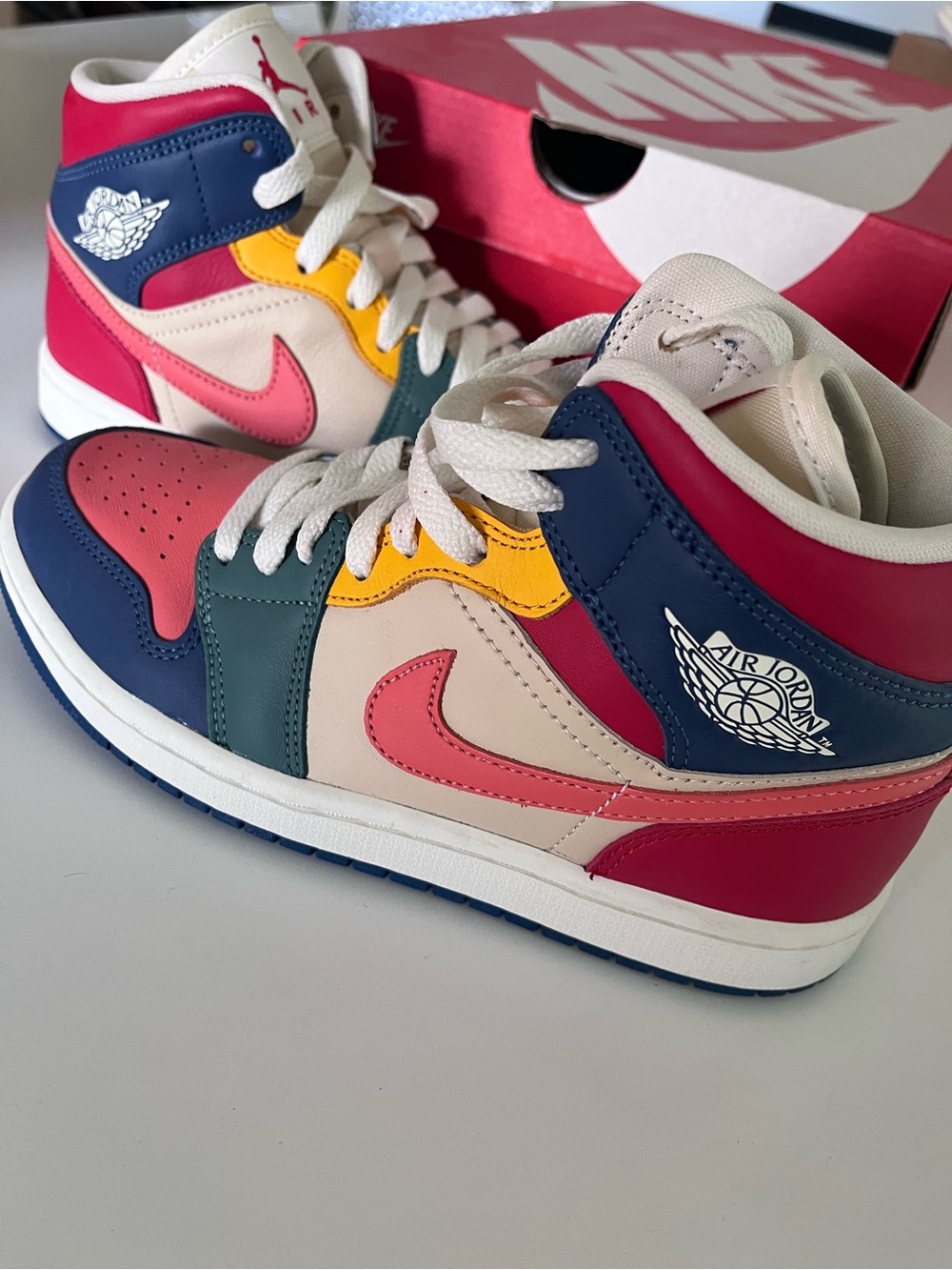 Womens Air Jordan Retro 1 Mid SE 'Multi Color (2022) - Picture 5 of 10